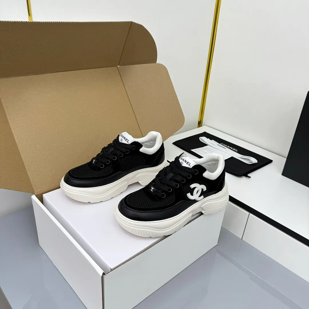 👟👟Ex-factory price 620👟👟 Chanel bread shoes ~ original calfskin panda shoes Chanel 25C latest hot style panda black and white sports shoes casual sneakers Xiaoxiang hot item classic black and white panda color coco girls must pay Fabric: original custom mixed sheepskin lining: original imported breathable mesh lining outsole: Original molded rubber + TPU combination Size: Women's 35-41
